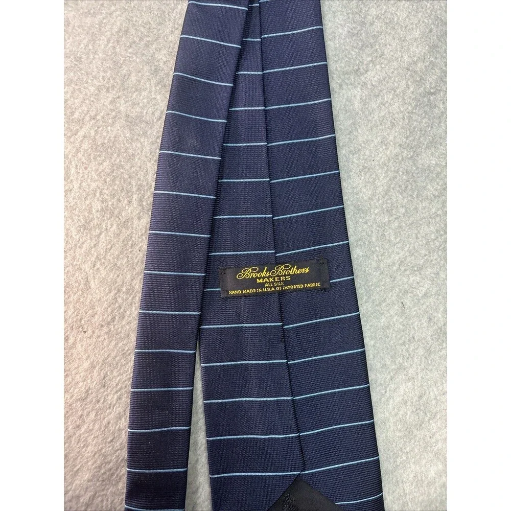 Brooks Brothers Makers Tie Blue With Horizontal Stripes Repp Silk L:57”‎ W:3.5”